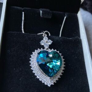Elegant Blue Heart Pendant Necklace